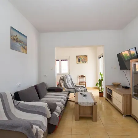 Goran - Sea View Apartment